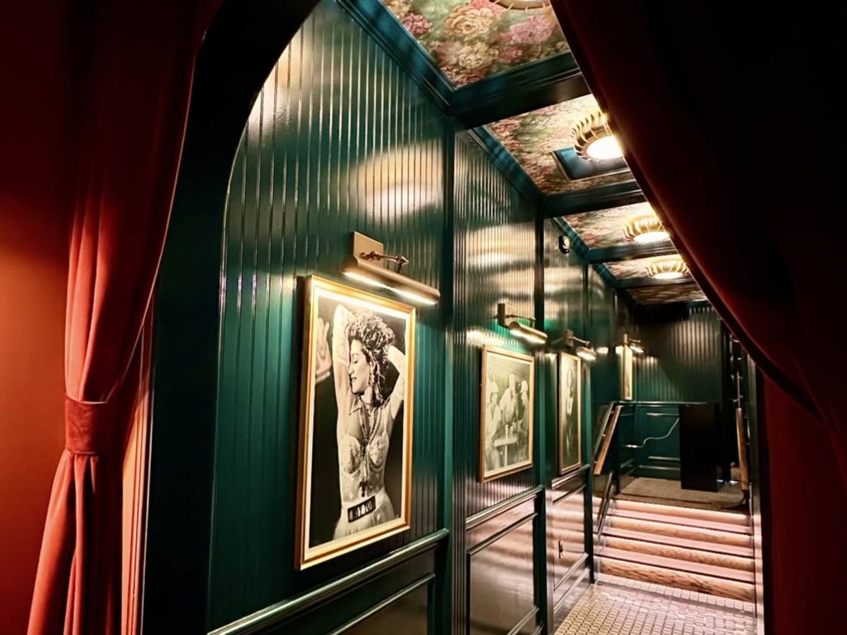 The gallery corridor into the club